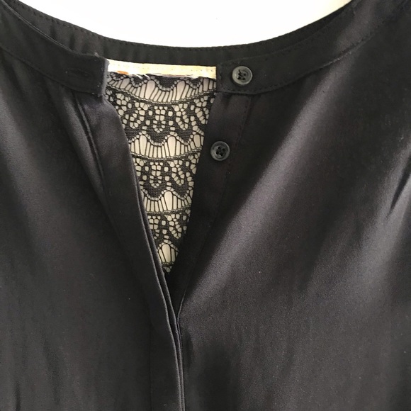 Black button down hi-lo pleated lace back blouse M - Picture 4 of 4